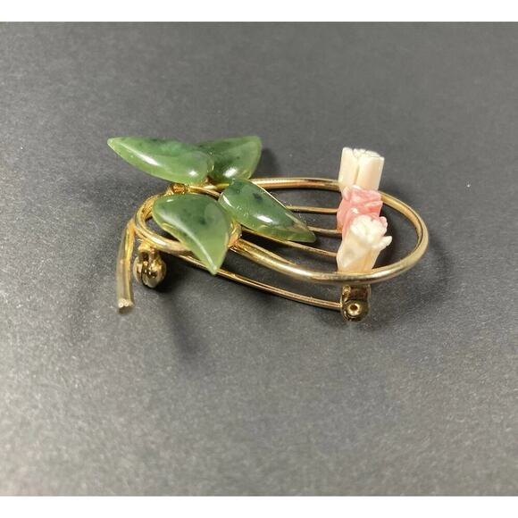 Vintage Faux Jade & Coral White Carved Rose Buds Gold Tone Pin Brooch - Picture 3 of 11